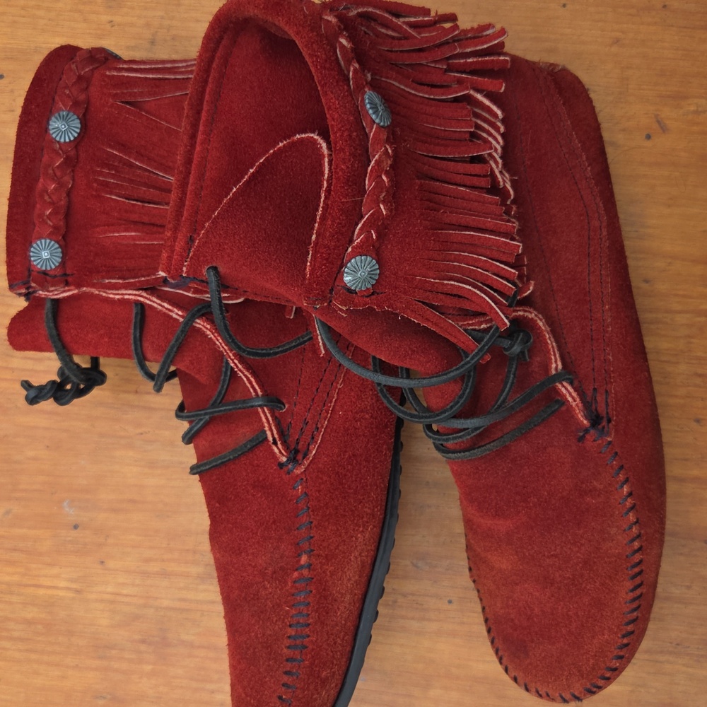 Minnetonka RED Mocassin Lace Up Boots - Picture 9 of 9